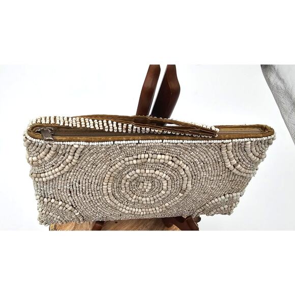 Tommy Bahama Ivory authentic shell/bead wristlet clutch with strap Satin Lined - Picture 3 of 6